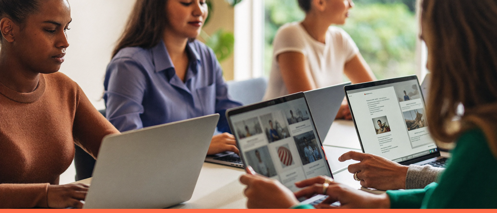 Empresas de recrutamento e seleção: pessoas em ambiente de trabalho, capa do artigo do Promova RH