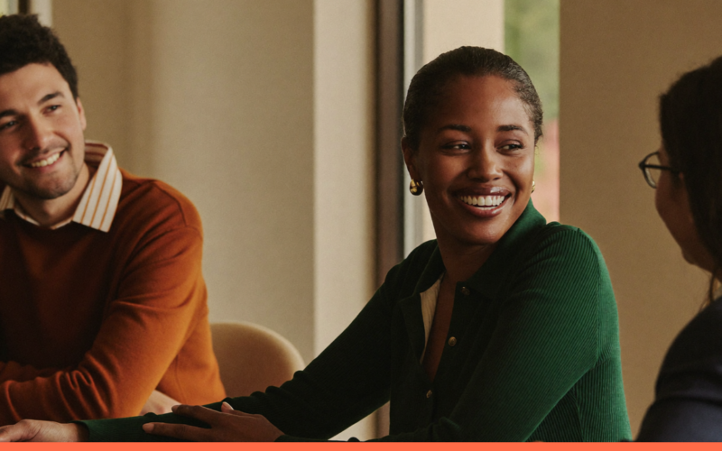 Fit cultural: pessoas em ambiente de trabalho, capa do artigo do Promova RH