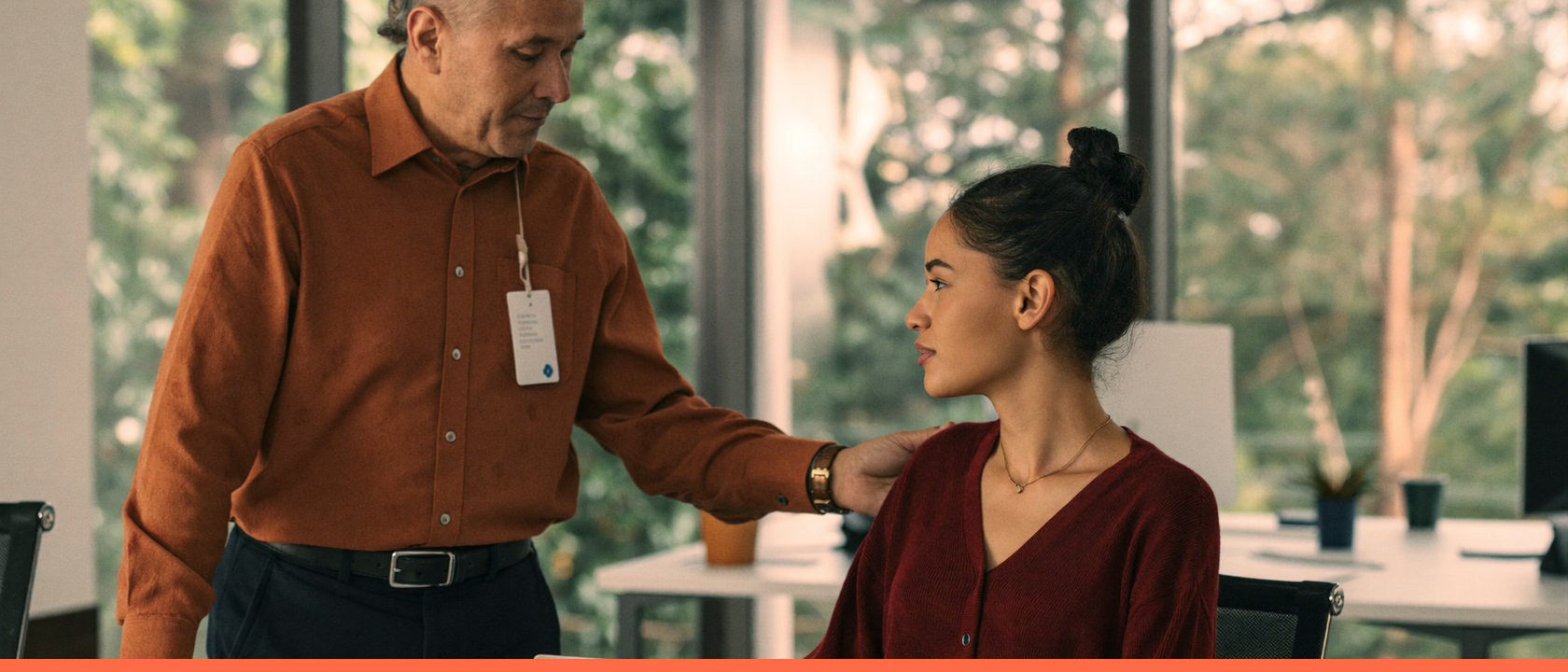 Pipeline de liderança: pessoas em ambiente de trabalho, capa do artigo do Promova RH