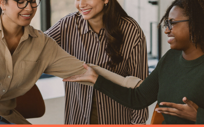 Segurança psicológica: pessoas em ambiente de trabalho, capa do artigo do Promova RH